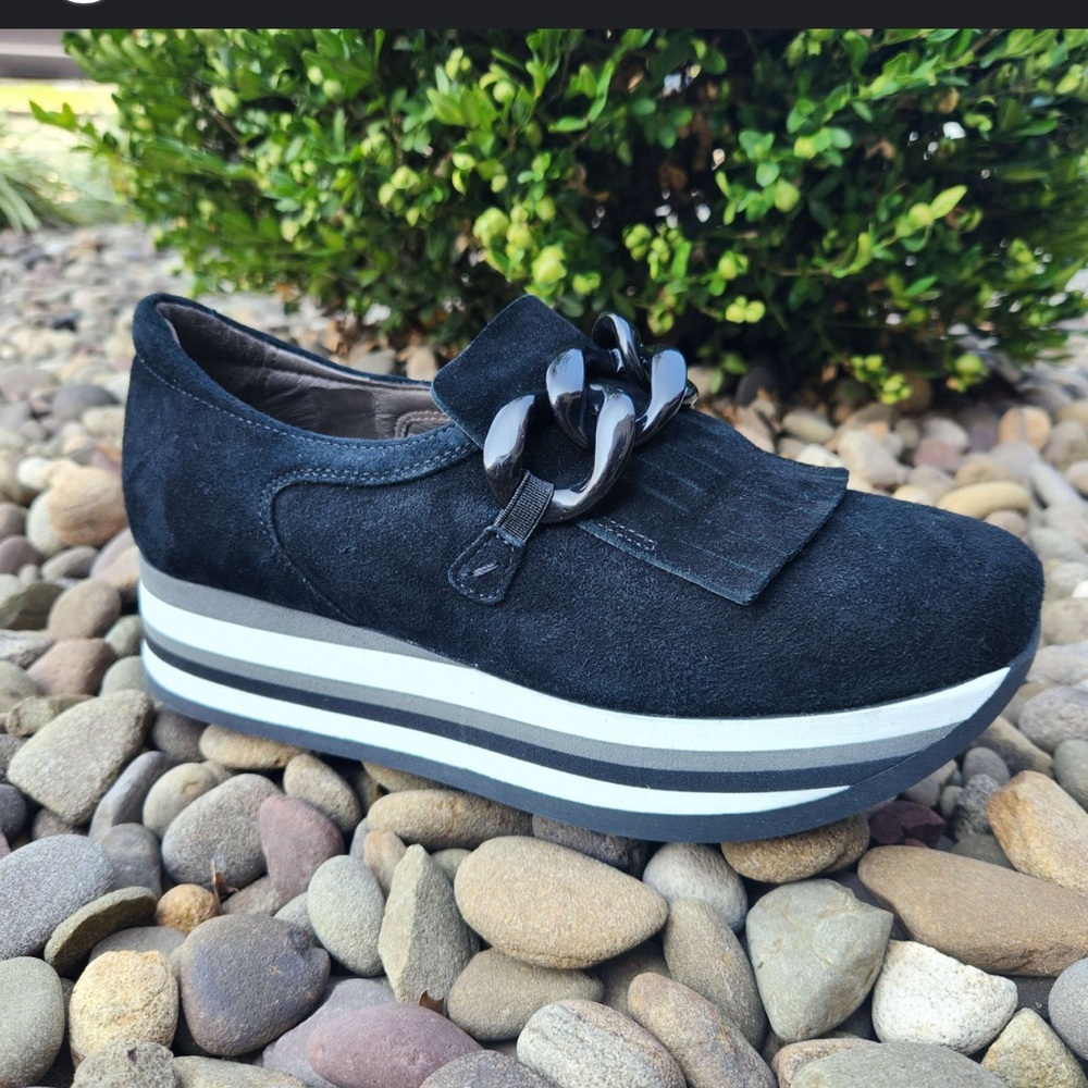 Softwaves Adaya Black platform loafers size 7.5. GUC